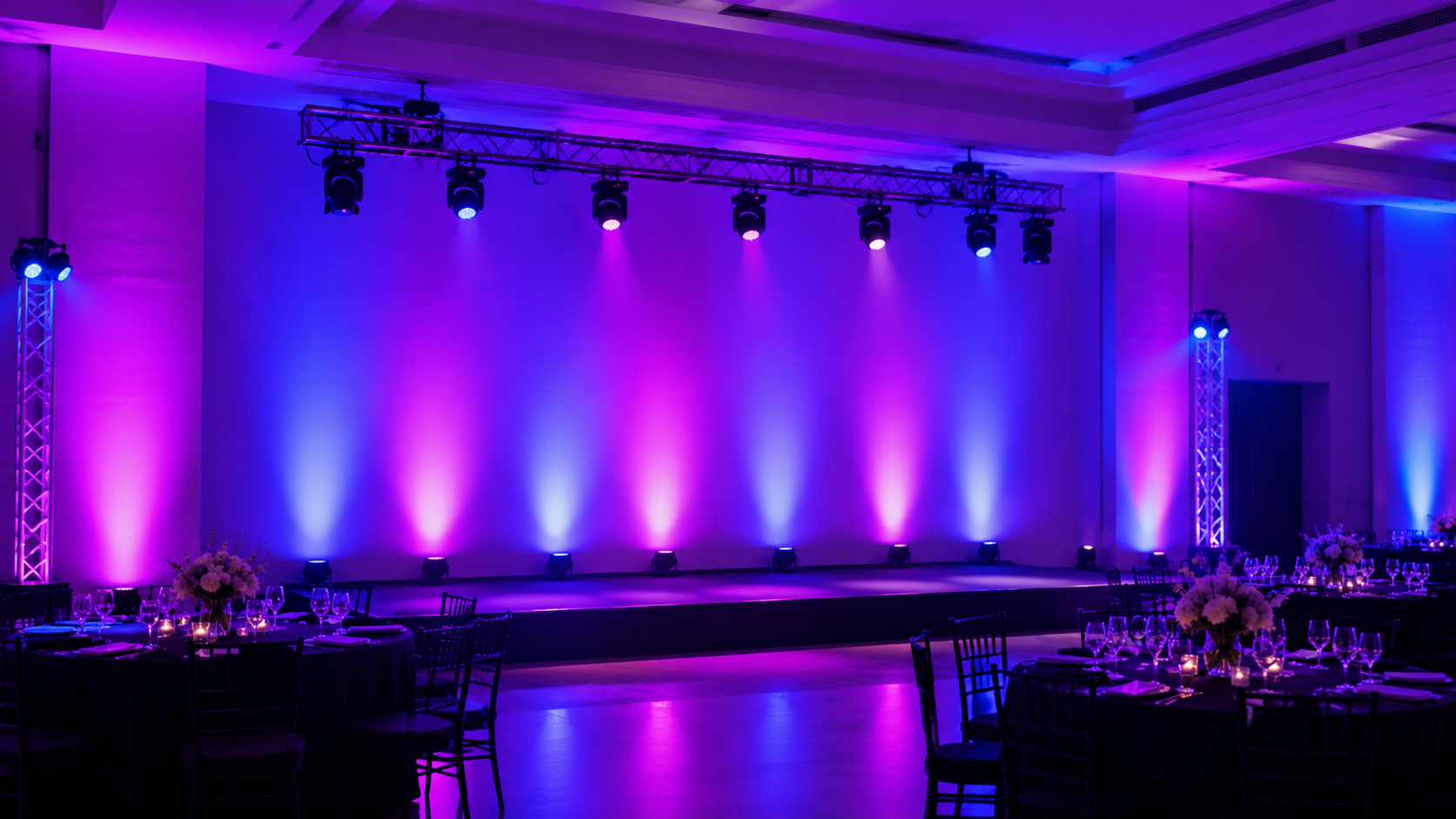 Moving heads Wash bañando un escenario con color amplio y uniforme